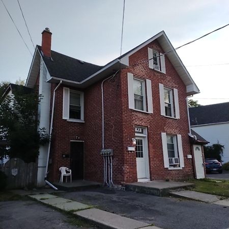 Cozy Downtown Two Bedrooms Free Parking Kingston Luaran gambar