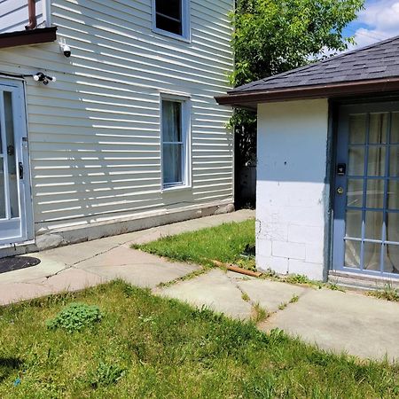 Cozy Downtown Two Bedrooms Free Parking Kingston Luaran gambar